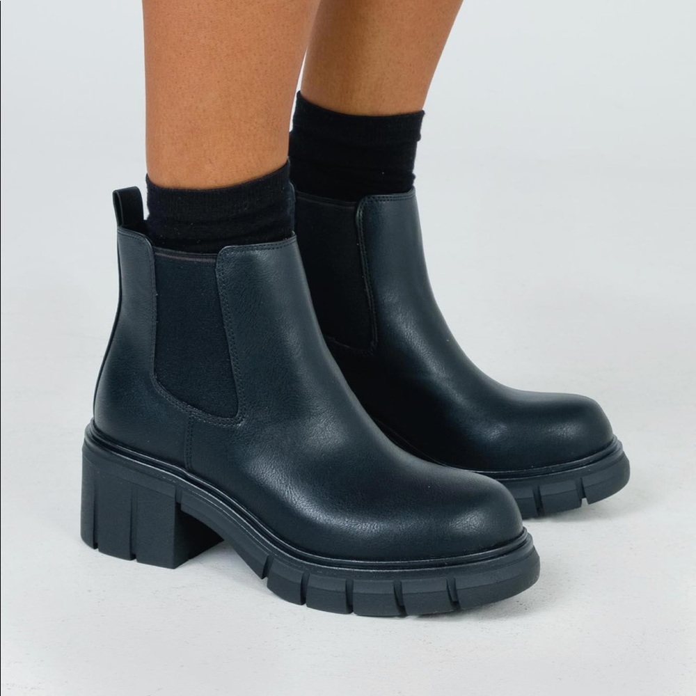 BRAND NEW Princess Polly booties
